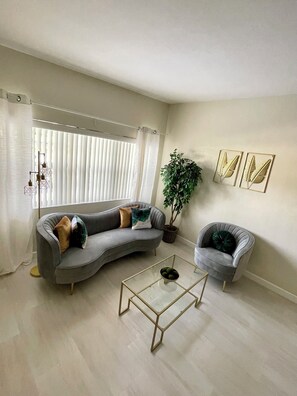 Living area - 3-bedroom House Relax & Explore Close to Beaches, Boats & Bites! (West Palm Beach)