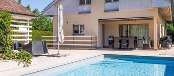 Wonderful private villa for 8 guests with private pool, WIFI, TV, terrace, pets allowed and park...