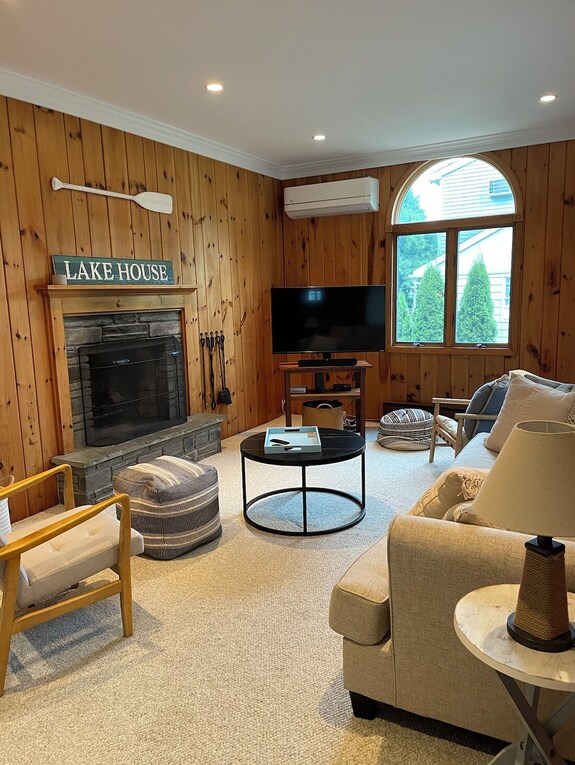 Cozy Lake Community Cottage With Private Beach & Hot Tub - Ideal For Long Stays - Danbury, CT