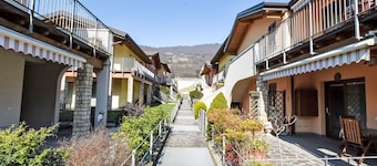 Elegante appartamento per 6 persone con WIFI, A/C, piscina, TV, terrazza e parcheggio