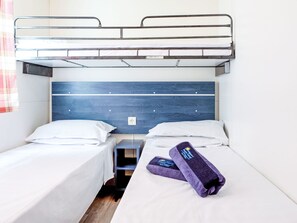 2 bedrooms, travel cot, free WiFi, bed sheets