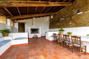 Outdoor dining - Beautiful  villa for 10 guests with A/C, WIFI, private pool, TV and panoramic view (Lilliano)
