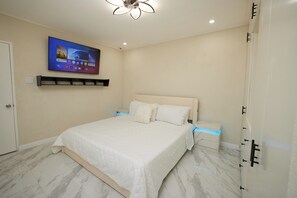 6 bedrooms, desk, iron/ironing board, WiFi
