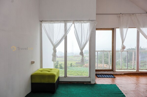 Superior Twin Room | Living area - Batu Lawang Sikunir By Travelink (Kejajar)