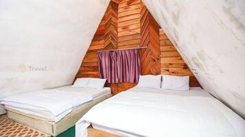 Family Cottage, Mountain View | 2 bedrooms, desk, laptop workspace, iron/ironing board
