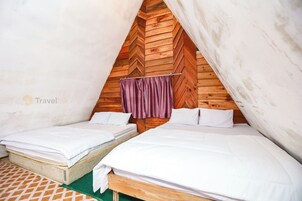 Family Cottage, Mountain View | 2 bedrooms, desk, laptop workspace, iron/ironing board