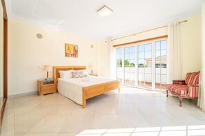 4 camere, ferro/asse da stiro, Wi-Fi, lenzuola