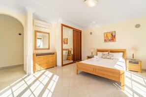 4 soverom, strykejern/-brett, wi-fi og sengetøy