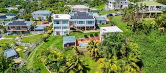 Vista Mar Refugio Romantico - Pool and Views