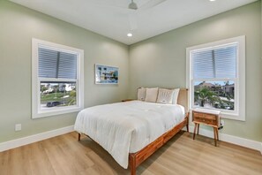4 bedrooms, iron/ironing board, WiFi, bed sheets