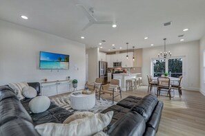 Fernseher, Tischtennisplatte