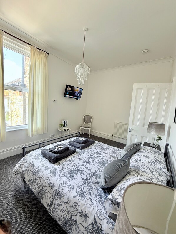 2 chambres, fer et planche Ă repasser, Wi-Fi gratuit, draps fournis