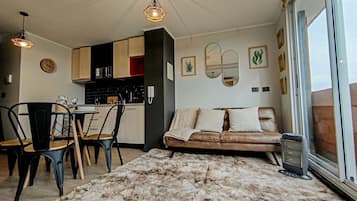 Departamento básico | Área de sala de estar | Televisión de pantalla plana