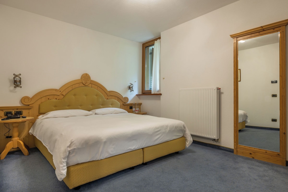 Economy Double or Twin Room | In-room safe, blackout curtains, free WiFi