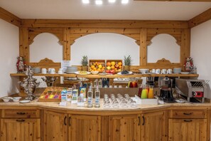 Desayuno continental gratuito y diario