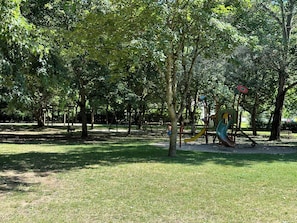 Children's area - House to rent for summer holiday weekends for 8 -9-10- 11 - 12 - 13 persons (Compolibat)