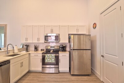 Welcome to "Treasure Pleasure 2" Bahama Beach Club 3-bedroom, Beachfront Condo