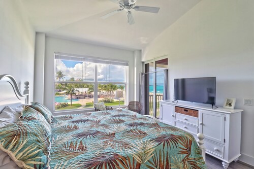 Welcome to "Treasure Pleasure 2" Bahama Beach Club 3-bedroom, Beachfront Condo