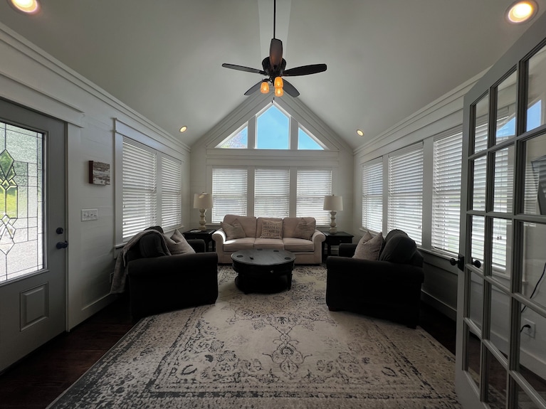Farmhouse 1.5 Miles To Dollywood - Sevierville, TN
