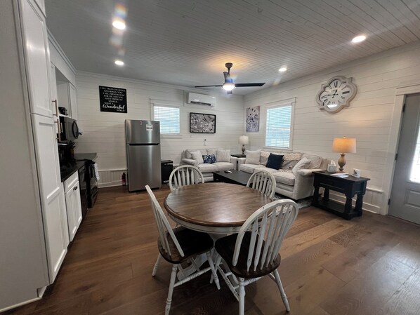 A compact living space with a kitchen, dining area, and seating area. - Charming Lodge 1.5 to Dollywood (Sevier County)
