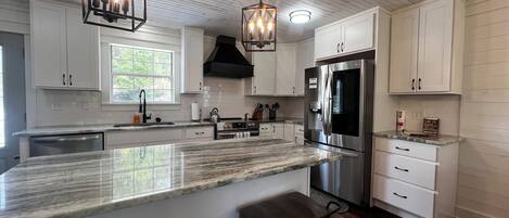 Refrigerador, microondas, horno, placa de cocina