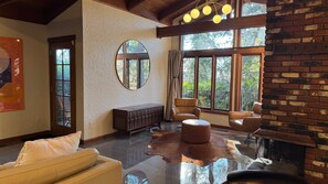 Smart TV, books - Mid-Century Modern Beauty - Movie Theater, AC! (Beaverton)