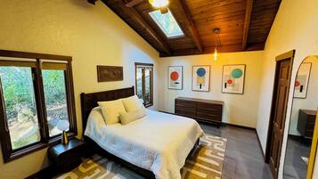 3 bedrooms, desk, travel crib, free WiFi