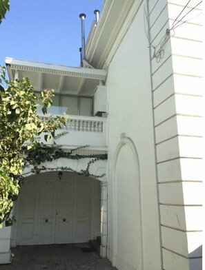 Exterior detail - Cozy and quiet Art Deco house in Providencia (Providencia)