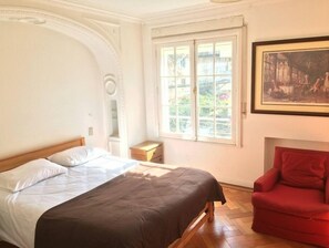8 chambres, fer et planche Ă repasser, Wi-Fi, draps fournis