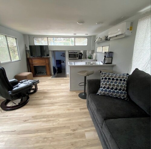 This Boat Don't Float! A Refurbished 50 ft House boat