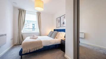 1 habitación, tabla de planchar con plancha, wifi y ropa de cama