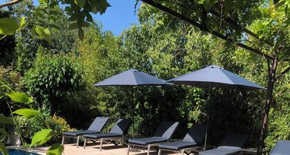 Superbe villa avec piscine et jacuzzi
Golfe de st tropez