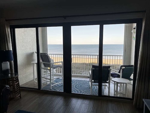 Oceanfront Oasis: 6th Floor Direct Oceanfront