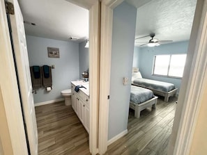 2 bedrooms, desk, iron/ironing board, free WiFi