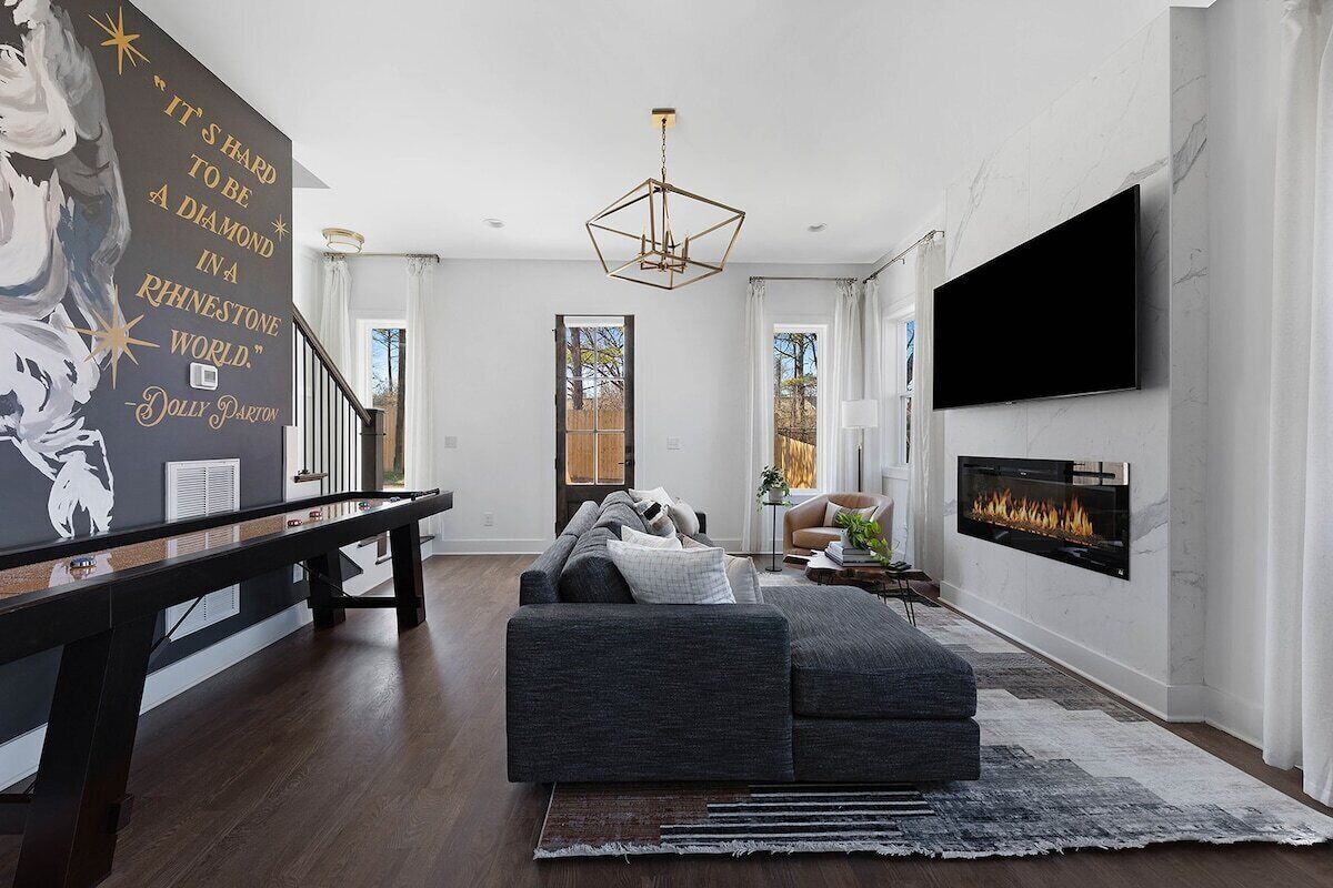 Smart TV, fireplace