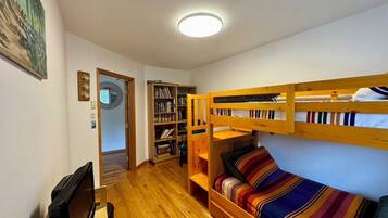 3 habitaciones, tabla de planchar con plancha y wifi gratis