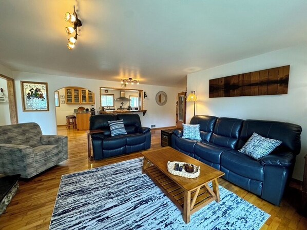 Smart-TV, Kamin, Videospiele, DVD-Player