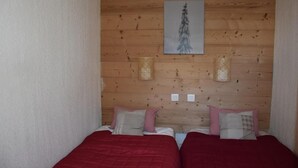 Unclassified image, 2 of 11, button - 1st floor, swimming pool, balcony, parking, tv, ski locker, 36m², Pralognan-la-Vanoise (Pralognan-la-Vanoise)