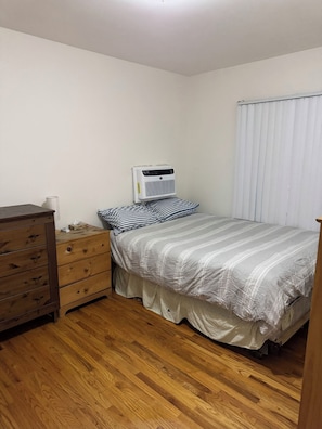 1 bedroom, desk, free WiFi, bed sheets