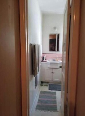 Interior - Chic 1-bedroom apartment in Beverly Hills WiFi, AC, walk to Cedars Sinai! (Beverly Hills)