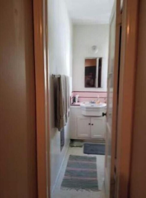 Interior - Chic 1-bedroom apartment in Beverly Hills WiFi, AC, walk to Cedars Sinai! (Beverly Hills)