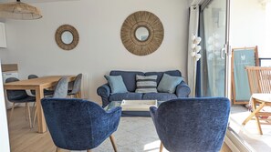 Smart TV, DVD player, books