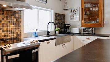 Refrigerador, microondas, horno y lavavajillas