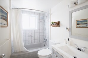 Séchoir à cheveux, serviettes fournies