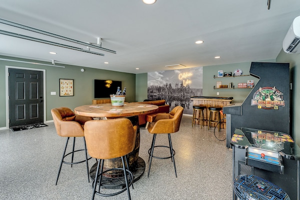 Musky Lounge and Arcade