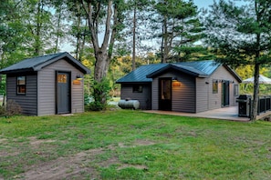 Exterior - Lake Front Cabin, Media/Game Room, Kayaks, Multi-level deck--NEWLY REMODELED (Hayward)