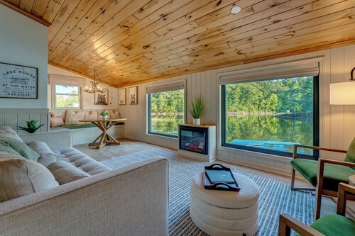 Lake Front Cabin, Media/Game Room, Kayaks, Multi-level deck--NEWLY REMODELED