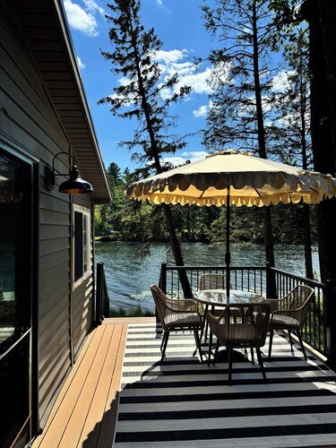 Lake Front Cabin, Media/Game Room, Kayaks, Multi-level deck--NEWLY REMODELED