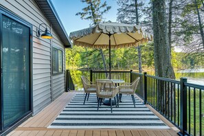 Outdoor dining - Lake Front Cabin, Media/Game Room, Kayaks, Multi-level deck--NEWLY REMODELED (Hayward)