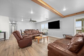 Smart TV - Sportsman's Paradise: Steps away from your next adventure (Golden Meadow)